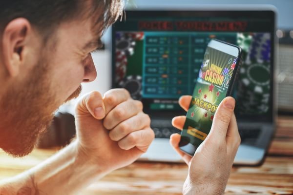 casino cv666 ক্যাসিনোর মোবাইল এবং ডেক্সটপ ইন্টারফেসের একটি ছবি